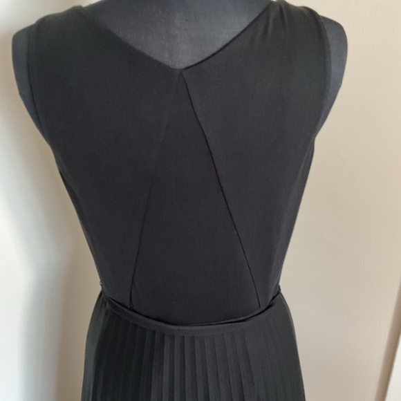 25. NWT Ann Taylor Black Pleated Tie Front Midi Sleeveless Dress Size 6 - Picture 9 of 10